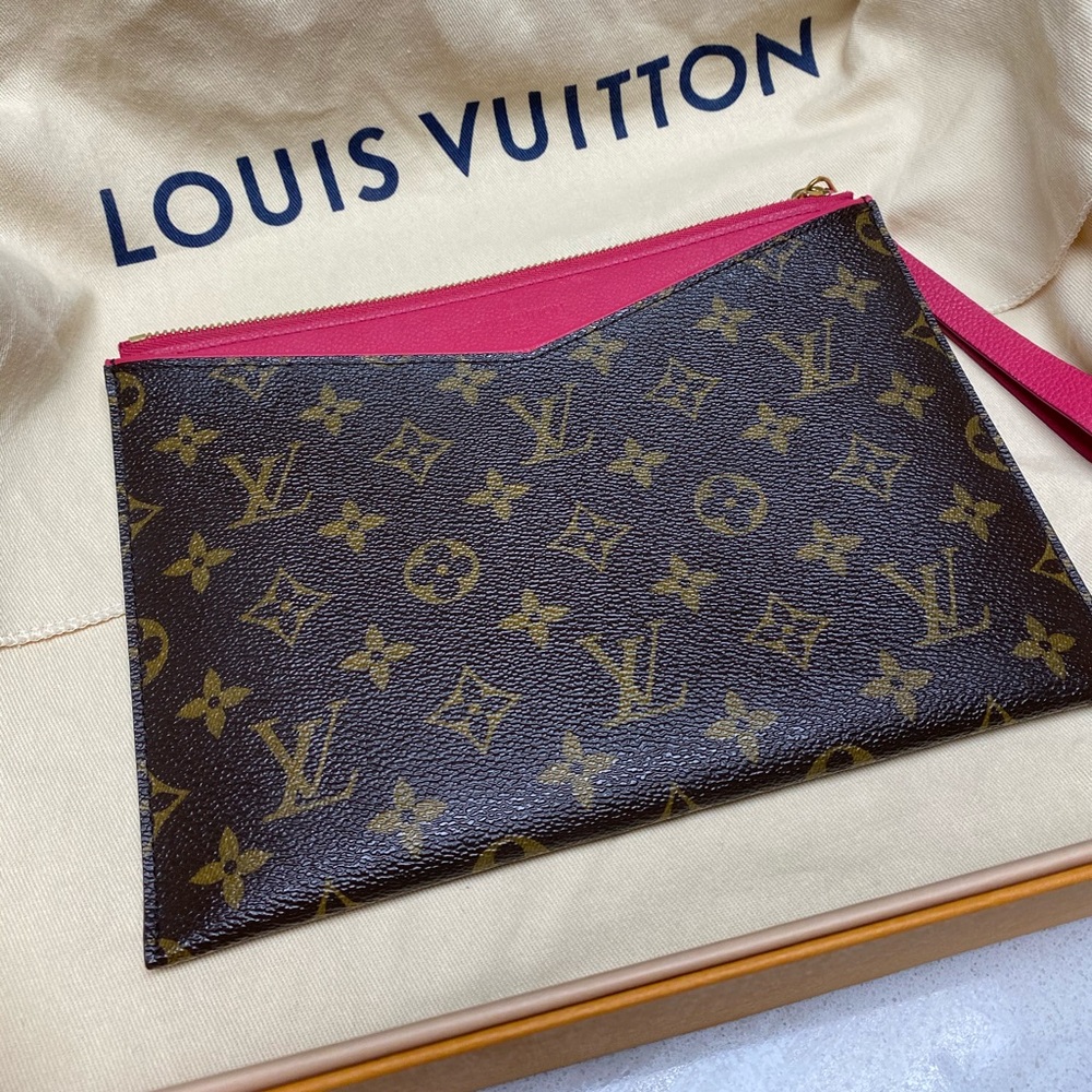 Louis Vuitton Daily Monogram Clutch Wristlet pouch